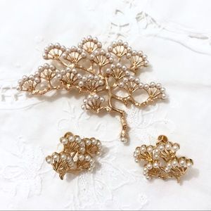Jewelry - White Pearl Pine Tree Clip On Earrings Jewelry - White Pearl Pine Tree Clip On Earrings